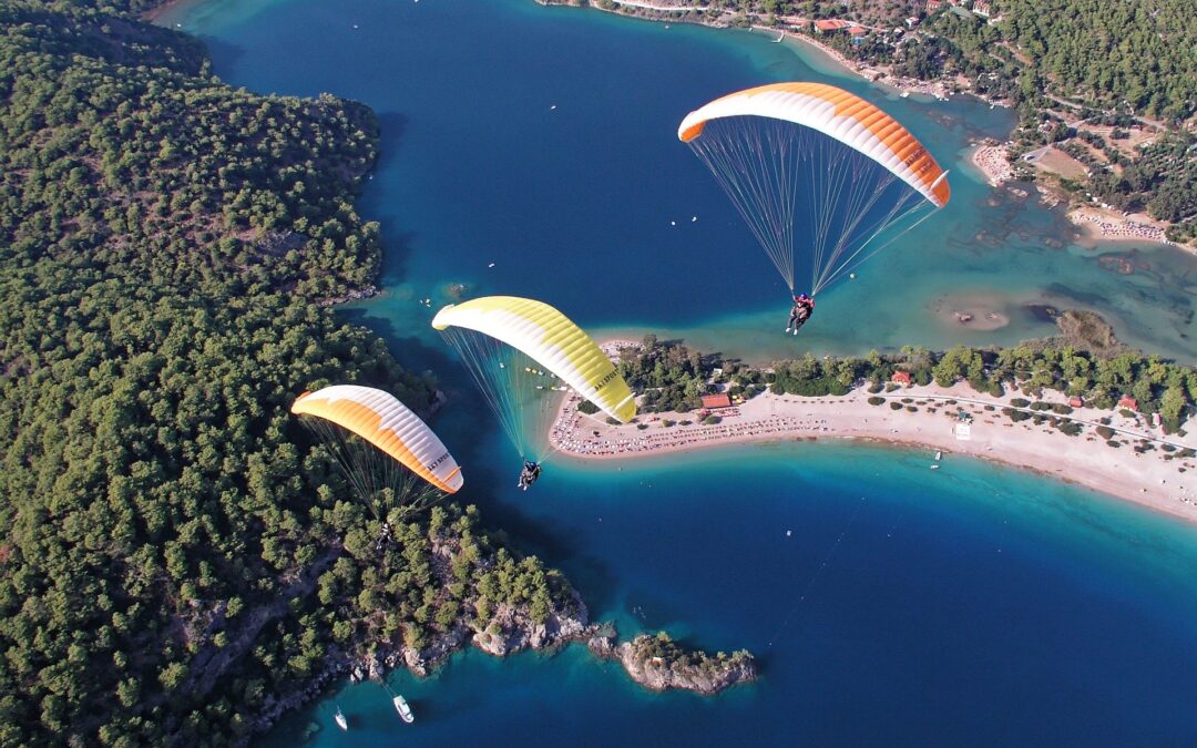 Lasciati trasportare dal vento per vivere un’esperienza unica in parapendio!